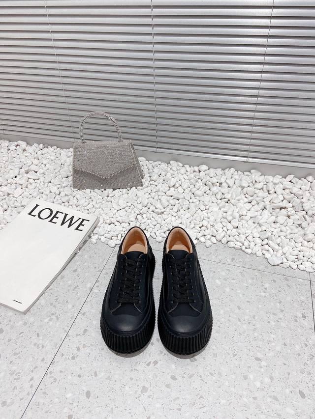 Jil Sander 吉尔桑达 极简主义厚底小白鞋饼干鞋休闲鞋瓦楞鞋 鞋面采用进口帆布 头层牛皮，内里、垫脚为水染牛皮，配上原版进口橡胶大，非常耐穿防滑，脚感很